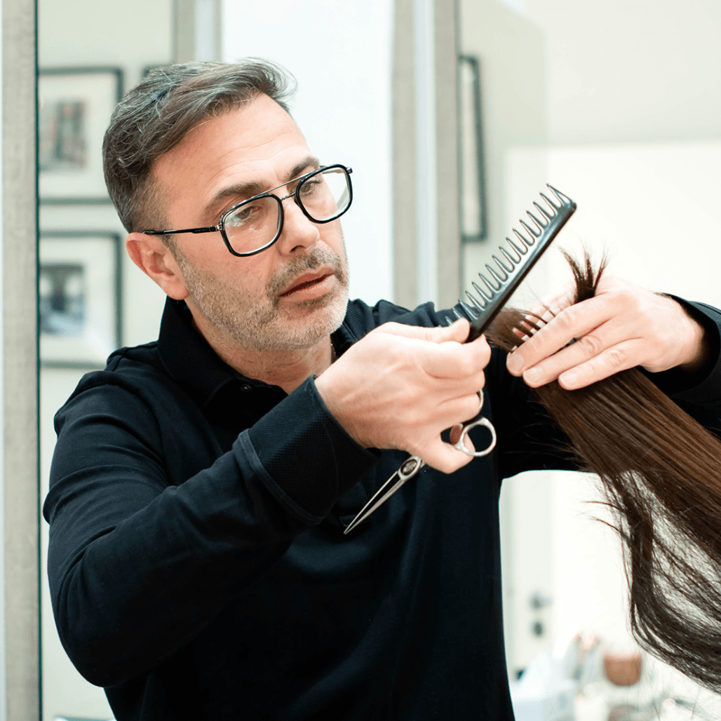 Simon Warwick cutting a clients hair 